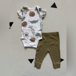 Carters|Baby boy/gender neutral Bodysuit & Olive leggings Set w Vegetable Print•
